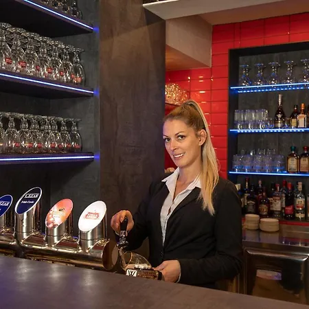 Radics Panzio Etterem Es Piheno Koezpont * Letenye