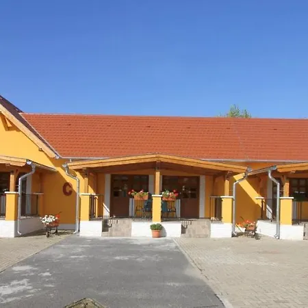 Radics Panzio Etterem Es Piheno Koezpont Pensjonat Letenye