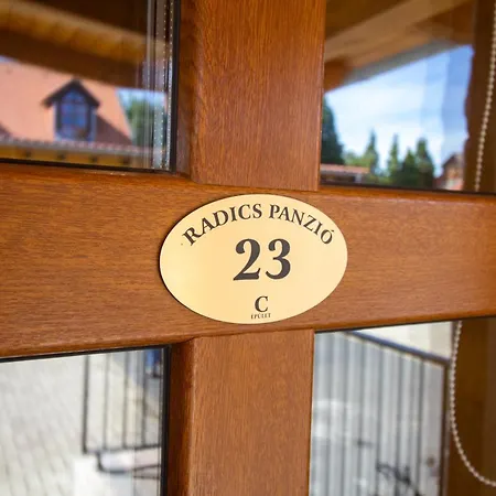 Radics Panzio Etterem Es Piheno Koezpont