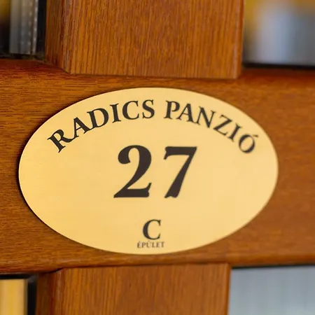 Radics Panzio Etterem Es Piheno Koezpont