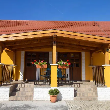 Radics Panzio Etterem Es Piheno Koezpont