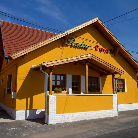 Radics Panzio Etterem Es Piheno Koezpont *
