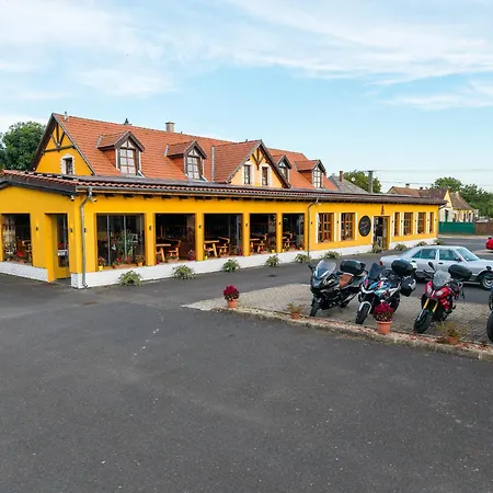 Gasthuis Radics Panzio Etterem Es Piheno Koezpont Letenye