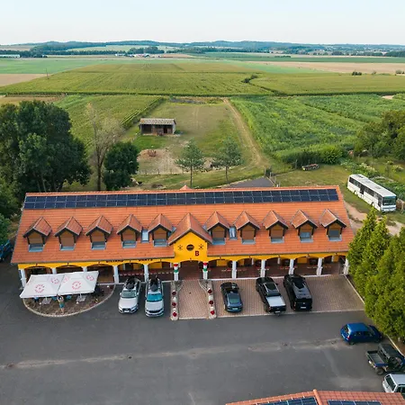 Gasthuis Radics Panzio Etterem Es Piheno Koezpont