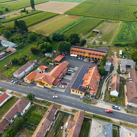 Radics Panzio Etterem Es Piheno Koezpont Letenye