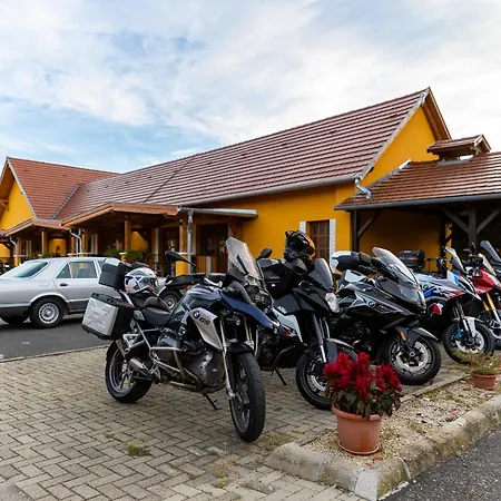 Radics Panzio Etterem Es Piheno Koezpont Letenye