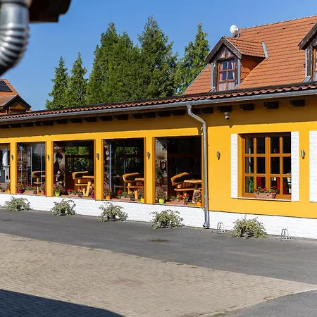 Radics Panzio Etterem Es Piheno Koezpont