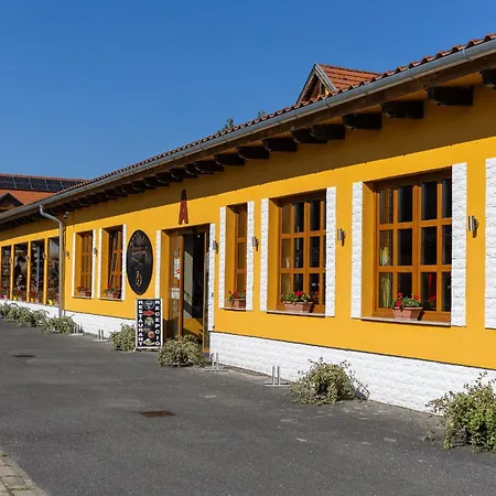 Radics Panzio Etterem Es Piheno Koezpont Gasthuis *