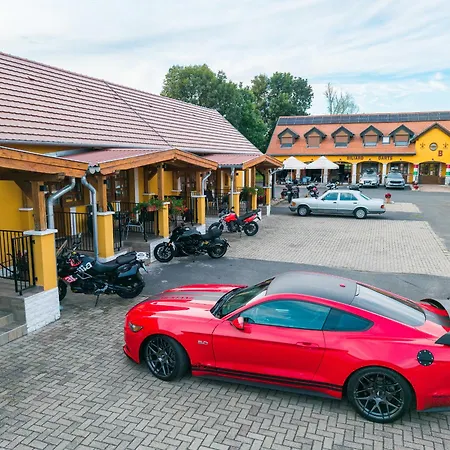 Gasthuis Radics Panzio Etterem Es Piheno Koezpont Letenye
