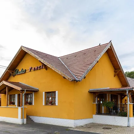 Gasthuis Radics Panzio Etterem Es Piheno Koezpont Letenye