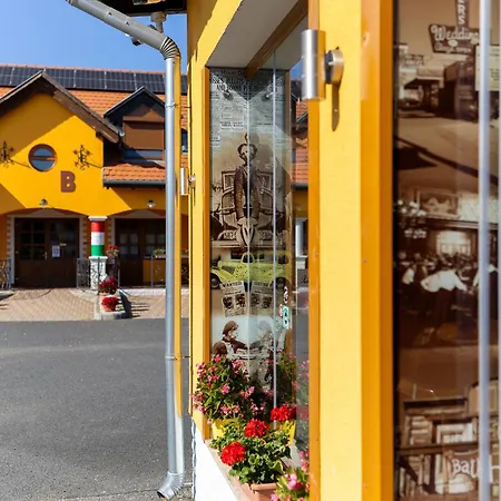 Gasthuis Radics Panzio Etterem Es Piheno Koezpont