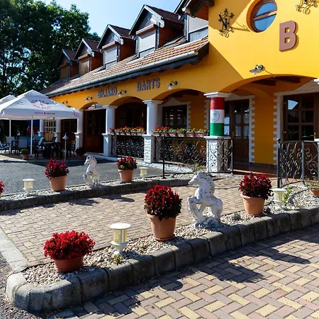 Gasthuis Radics Panzio Etterem Es Piheno Koezpont