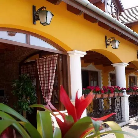 Gasthof Radics Panzio Etterem Es Piheno Koezpont