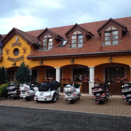 Gasthof Radics Panzio Etterem Es Piheno Koezpont